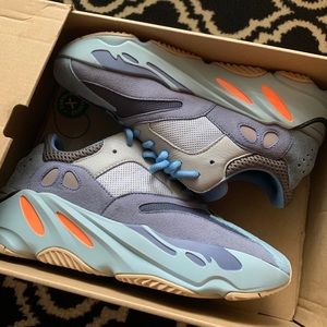 Yeezy 700 Carbon Blue